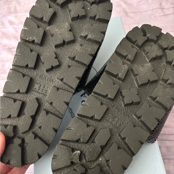 Prada slides - Picture 9 of 11